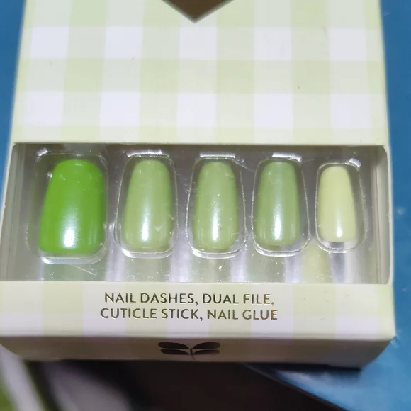 Red Aspen Besties Nail Dashes - Green Press-On Nails - Picture 2 of 3